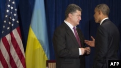 Петро Порошенко (ліворуч) і Барак Обама, Варшава, 4 червня 2014 року