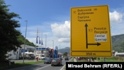 Так виглядають дорожні вказівники на Балканах