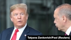 Președintele american Donald Trump și omologul turc Recep Tayyip Erdogan la sediul NATO, Bruxelles 11 iulie 2019 