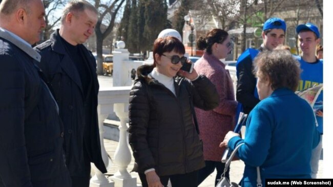 Світлана Шабельникова (в центрі)