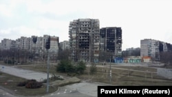 Жилые дома, разрушенный во время масштабного вторжения России в Украину. Мариуполь, 18 марта 2022 года
