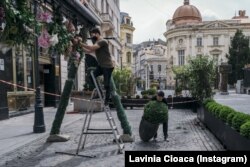 Terasă din Centrul Vechi, București, pregătindu-se pentru redeschidere