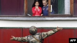 Особливо складно доводиться 400 тисячам дітей, які живуть біля лінії зіткнення на Донбасі, кажуть у ЮНІСЕФ