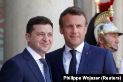 French President Emmanuel Macron (right) meets Ukrainian President Volodymyr Zelenskiy at the Elysee Palace in Paris on June 17.
