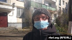 O femeie cu mască chirurgicală la Tiraspol, în plină epidemie de coronavirus