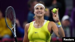 Belarusian Aryna Sabalenka, ranked No. 5 worldwide in tennis, said she hopes to return to the grass-court Grand Slam in 2023.
