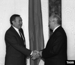 Президент СССР Михаил Горбачев и президент Казахской ССР Нурсултан Назарбаев. Москва, 25 сентября 1990 года