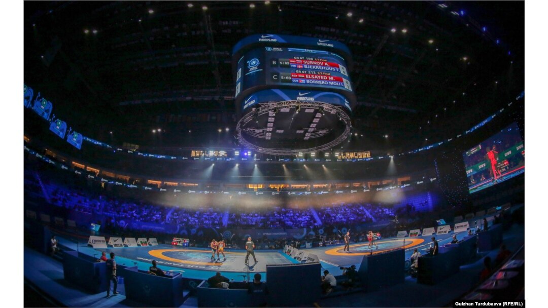 Күрөш боюнча дүйнө чемпионаты өтүп жаткан "Барыс" аренасы.