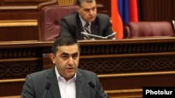 Armenia - Armen Rustamian, a leader of the opposition Armenian Revolutionary Federation, speaks during parliament hearings on a voting reform demanded by the opposition, 15Feb2012.