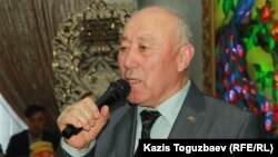 "Мұсылман батальонының" бұрынғы командирі Хабибжан Холбаев Ауғанстандағы соғысқа қатысқан тағы бір "мұсылман батальонын" басқарған Борис Керімбаевтың ("Қара майор") жылдық асында сөйлеп тұр. Алматы, 8 ақпан 2020 жыл.