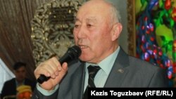 Бывший командир «мусульманского батальона» Хабибджан Холбаев выступает на поминальном обеде в память о бывшем командире другого «мусульманского батальона» в Афганистане Борисе Керимбаеве (Кара Майоре). Алматы, 8 февраля 2020 года.