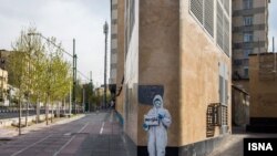 A photo showing empty Tehran streets with someone holding a sign saying "Let's not be afraid". March 23, 2020
