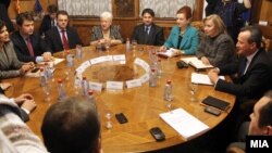 Координативна средба кај претседателот на Собранието на РМ, Трајко Вељаноски за динамиката и деблокирањето на донесувањето на буџетот за 2013 година.
