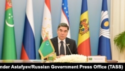 Türkmenistanyň prezidenti Gurbanguly Berdimuhamedow GDA ýurtlarynyň hökümet baştutanlarynyň Geňeşiniň mejlisini alyp barýar. 31-nji maý, 2019.
