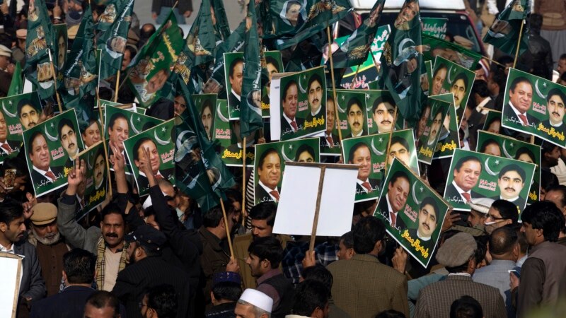 Седум години затвор за поранешниот премиер на Пакистан