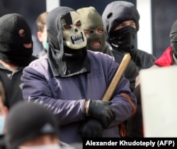 Пророссийские сепаратисты на баррикадах в Донецке, 2014 год