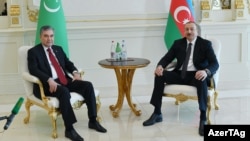 Президент Туркменистана Гурбангулы Бердымухамедов (слева) и президент Азербайджана Илхам Алиев, Баку, 11 марта, 2020 