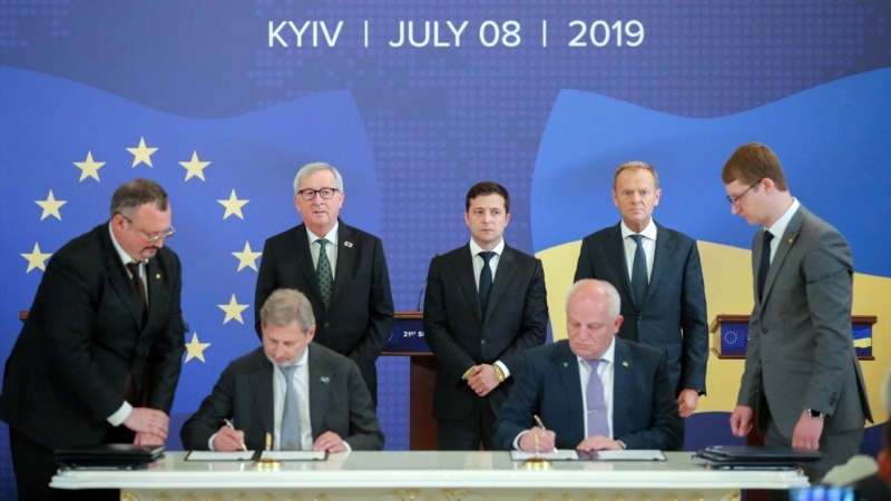 Украина и ЕС подписали 5 соглашений по итогам саммита в Киеве