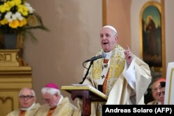 Papa Francisc celebrînd Sfînta slujbă la Biserica Sfintei Inimi Rakovski, 6 mai 2019