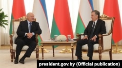 Аляксандар Лукашэнка і Шаўкат Мірзіёеў на перамовах у Ташкенце