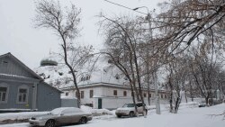 Уфада 1920нче елларда Габдулла Тукай исемендәге мәктәп урнашкан бина, ак төскә буялганы 