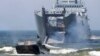 Кораблі ВМС Польщі та морські піхотинці США беруть участь у десантній операції під час військових навчань НАТО у Балтійському морі поблизу Клайпеди, Литва, 4 червня 2018 року