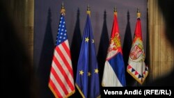 Flamuri i SHBA-së, BE-së dhe Serbisë. 