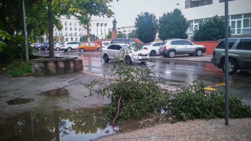 Burçaq, yağmur, yel: Qırımda iyünniñ 7-nde künniñ soñuna qadar furtuna havfı ilân etildi