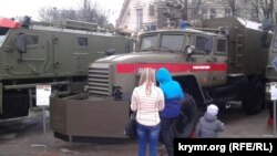 Окупаційна влада влаштувала демонстрацію військової техніки та озброєння, Сімферополь, 25 березня 2017 року