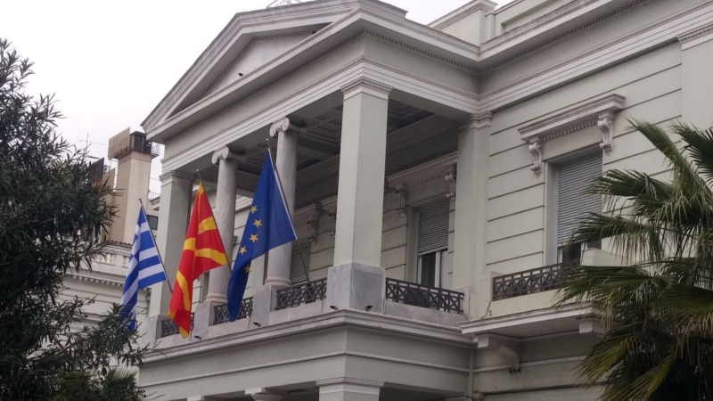 Средба меѓу Заев и Ципрас како исчекор кон решение за името 