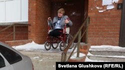 Пандуспен түсе алмай тұрған адам. (Көрнекі сурет)