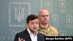 ვოლოდიმირ ზელენსკი და გენერალი რუსლან ხომჩაკი