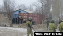 Tajikistan, Sughd, tajik and kyrgyzstan army in Vorukh, Isfara, border, 18.12.2013