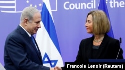 Premierul israelian Beniamin Netaniahu și coordonatoarea politicii externe și de securitate a Uniunii Europene Federica Mogherini, Bruxelles, 11 december 2017