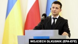 Після ветування закону парламент має або врахувати пропозиції президента, або подолати вето 300 голосами