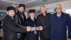 Представники Духовного управління мусульман Криму закладають капсулу на території меморіалу