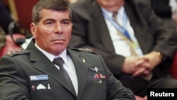 Israeli army chief Lieutenant General Gabi Ashkenazi (file photo)