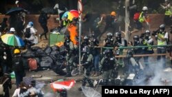 Sukobi policije i demonstranata u kampusu Univerziteta