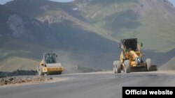 Кыргызстандын түштүк аймагында салынып жаткан жол, 30-июль, 2012-жыл
