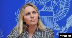 Bridget Brink a îndeplinit până acum funcţia de ambasador în Slovacia.