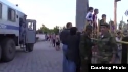 Ukraine - На День России в Симферополь пригнали автозаки и ОМОН 12June2014