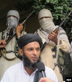 "Талибан" қозағылысының мүшелері мәлімдеме жасап тұр. (Көрнекі сурет)