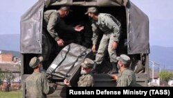 Российские солдаты разворачивают полевой госпиталь. Иллюстративное фото