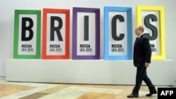 Vladimir Putin ne samitin BRICS