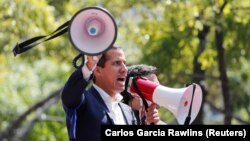 Juan Guaido le vorbește suporterilor din Caracas, 30 2019