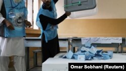 کارکنان کمیسیون انتخابات در کابل