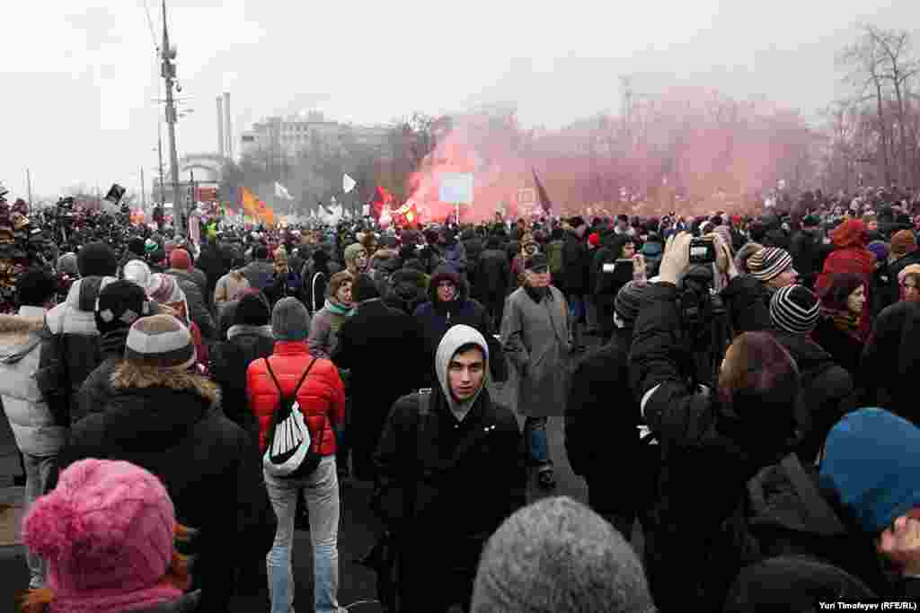 На митинге за честные выборы на Болотной площади в Москве