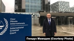 Гюндуз Мамедов біля будівлі Міжнародного кримінального суду в Гаазі. Фото з особистого архіву заступника генпрокурора України