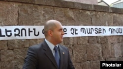 Armenia -- MInister of Education Armen Ashotian faces a protest against the foreign-language school bill outside parliament, Yerevan, 04Jun2010