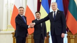 Andrzej Duda lengyel, Volodimir Zelenszkij ukrán és Gitanas Nauseda litván elnök Kijevben, 2022. február 23-án